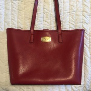 💋SALE💋 Michael Kors Tote 30% off this week only!